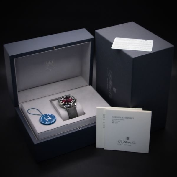 H. Moser and Cie Heritage Centre Seconds 8809-1200